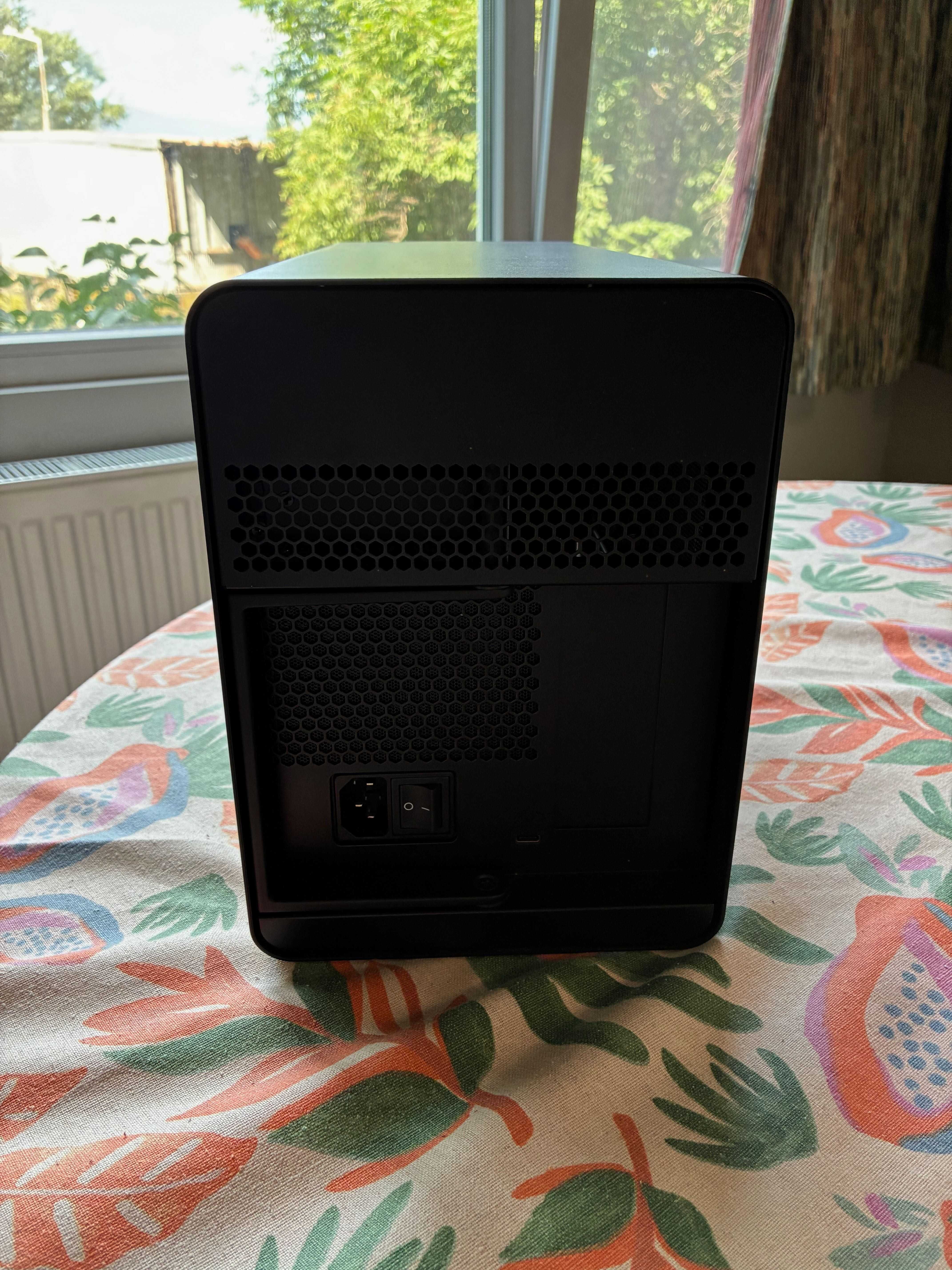Razer Core X (черна) – външна кутия за видеокарта eGPU