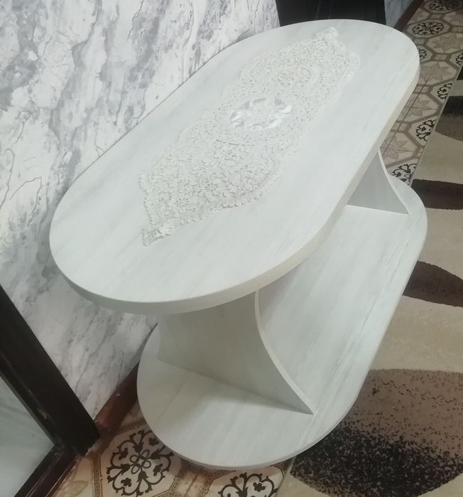 Продам журнальный столик на колёсах