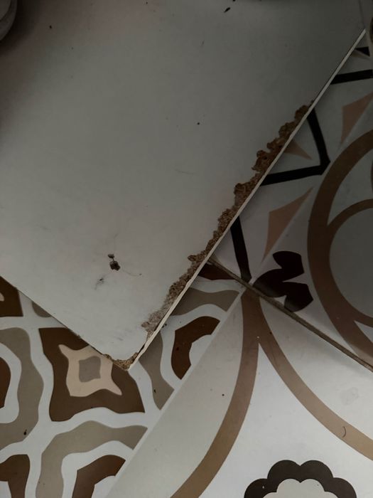 Продавам шкаф за обивки