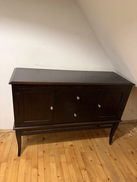 Подарявам мебели