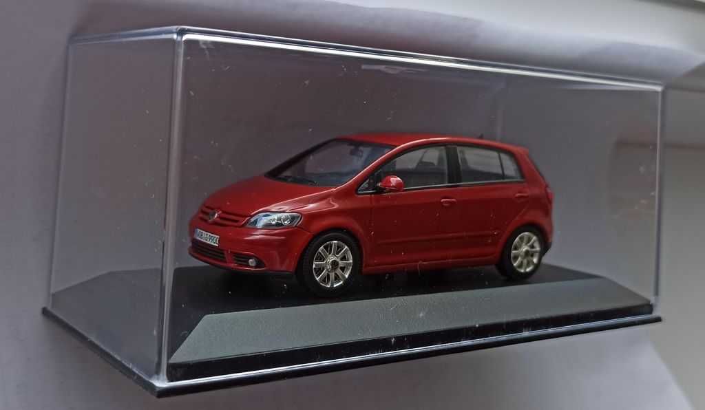 Macheta Volkswagen VW Golf Plus 2004 rosu - Minichamps 1/43