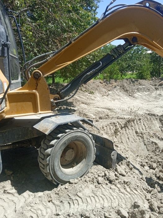 Курилиш ишларига малакали устолар