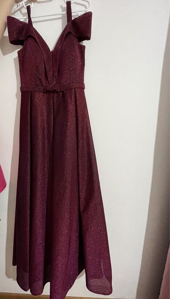 Vand rochie de seara,lunga,in stare buna.