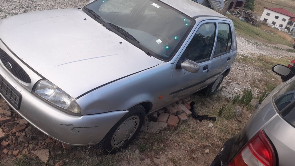 Ford Fiesta 1.6 16в бензин на части