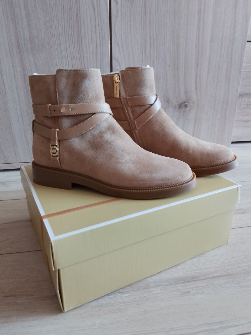 Нови Michael Kors Abigail boots suede