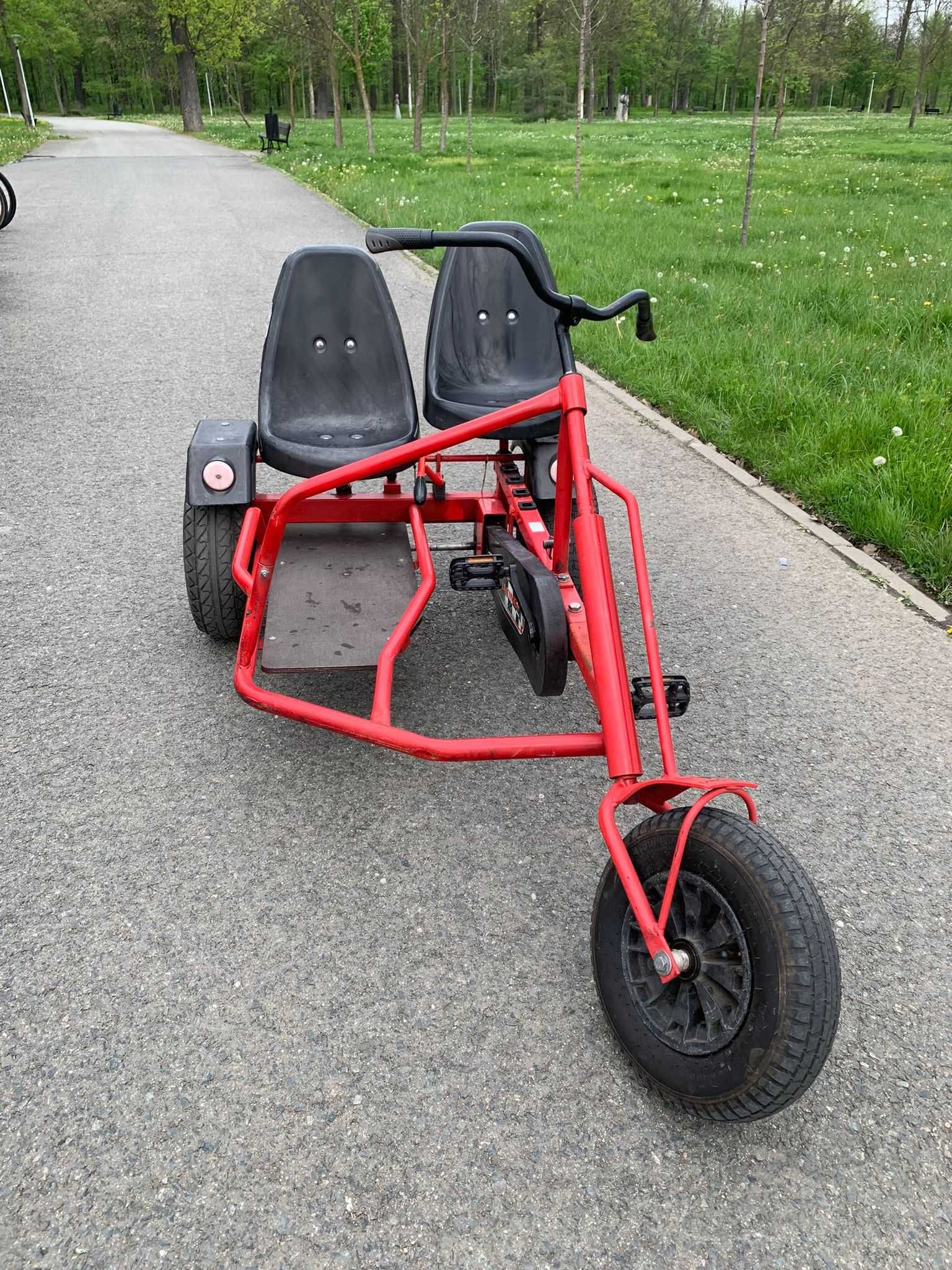 Kart cu pedale 2 Rider ZF (rosu/negru)