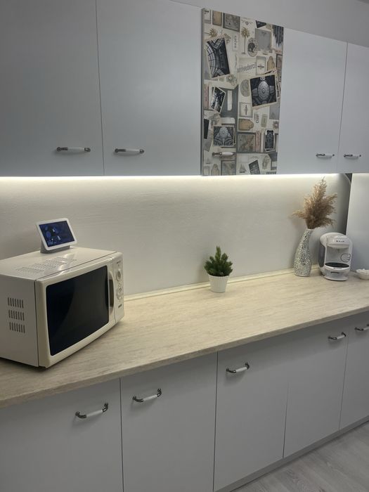 Mobila alba de bucatarie