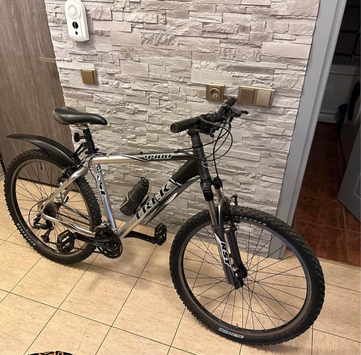 Bicigleta trek din aluminiu