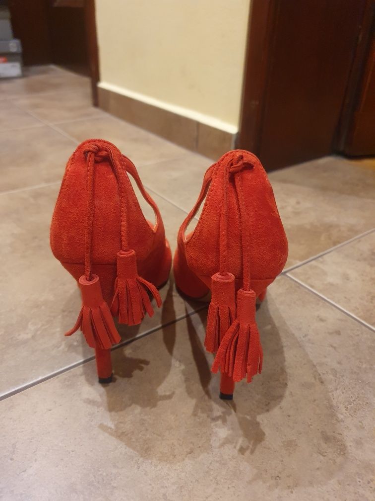 Елегантни обувки на ток Baldowski