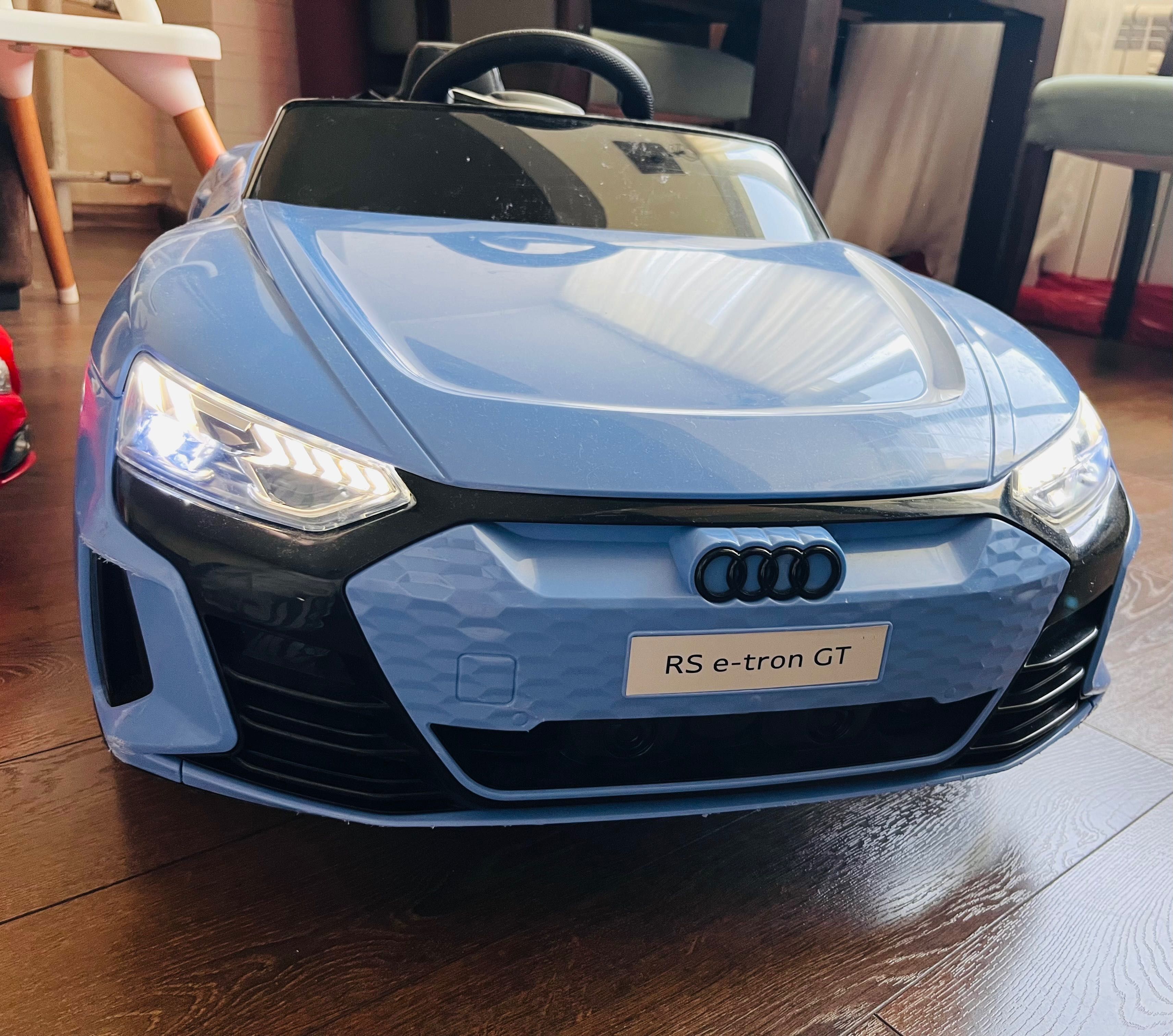 Акумулаторна кола Moni - Audi RS e-tron, синя