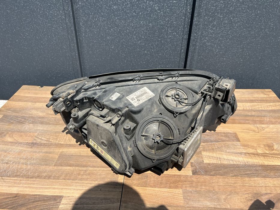 Far bmw seria 7 F01 stanga compelt europa adaptiv