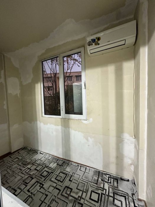 Мирабадский р-н Куйлюк массив 1 1/2/4 33м2 балкон 1.5х3 не торец