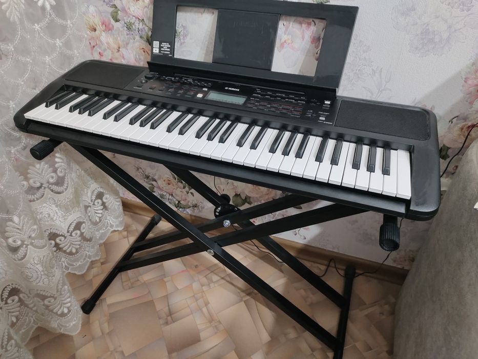 Продам синтезатор ( YAMAHA. PSR - E383) в отличном состоянии.