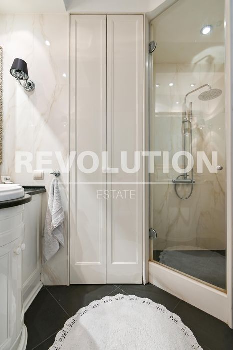 Тристаен апартамент в центъра на София.