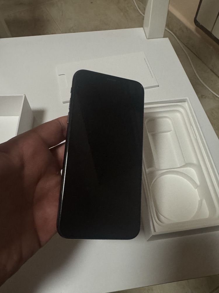 Iphone XS in cutie fara accesorii