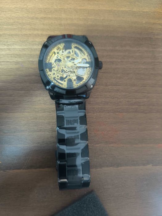 Самонавиващ се  ръчен часовник