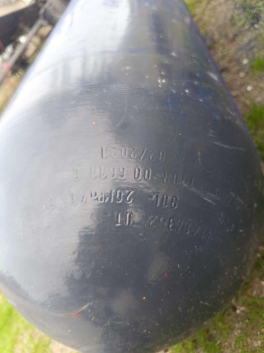 Продавам метанови бутилка годна до 2041г.