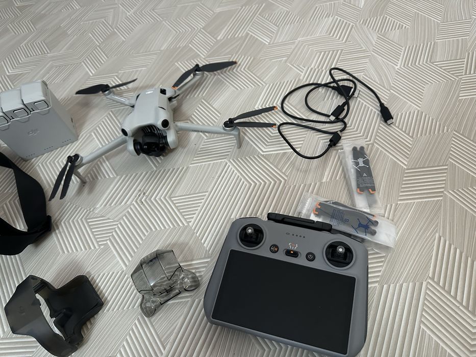 Vand DJI mini 4 PRO fly more combo+controller smart