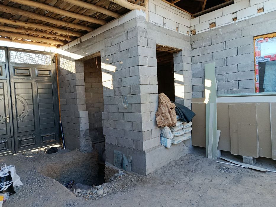 2 sotikli chala bitgan xovli uy sotiladi