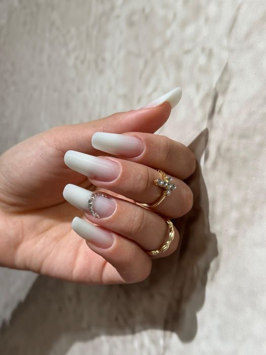 Manichiura pedichiura semipermanentă