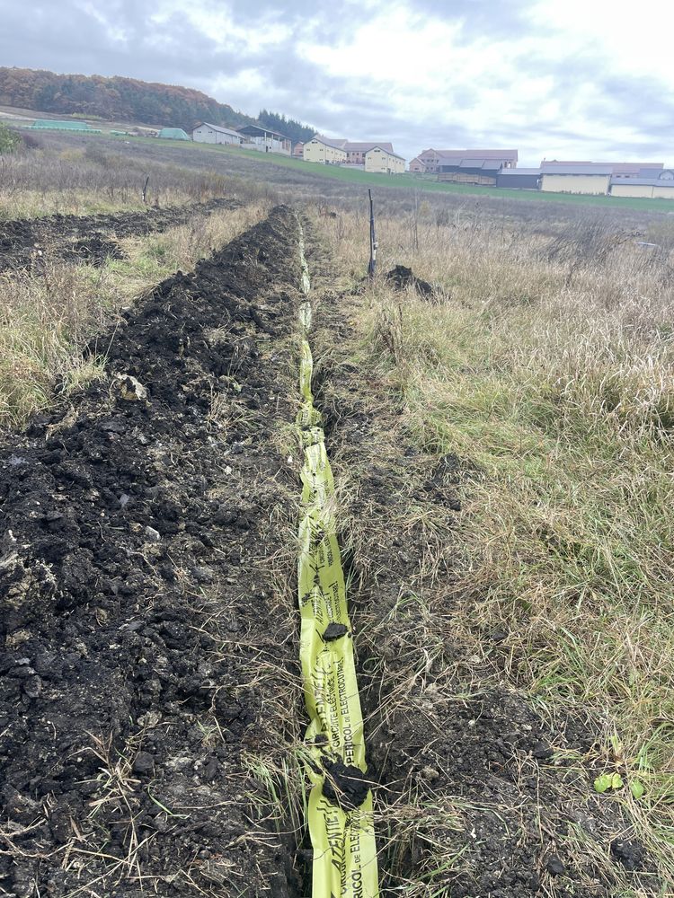 Închiriez miniexcavator
