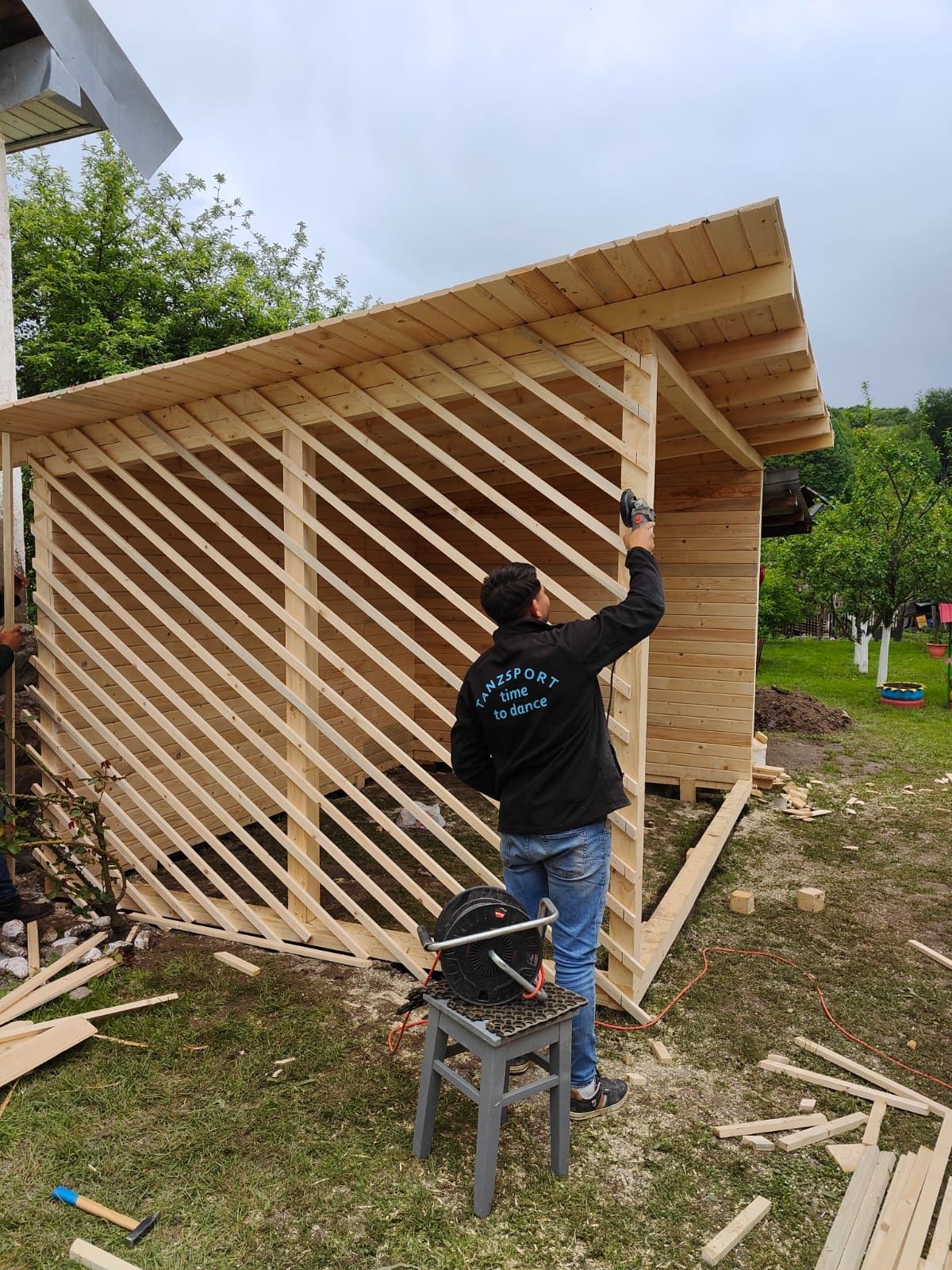 Vând fac construiesc foișoare terase cabane tip afrem acoperiș