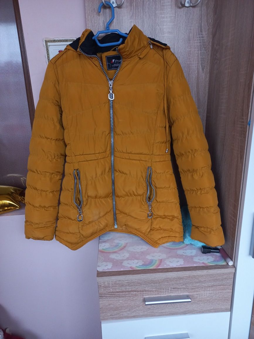 Vând geaca dama marimea l