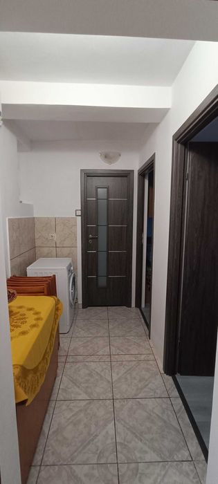 Închiriez apartament 3 camere