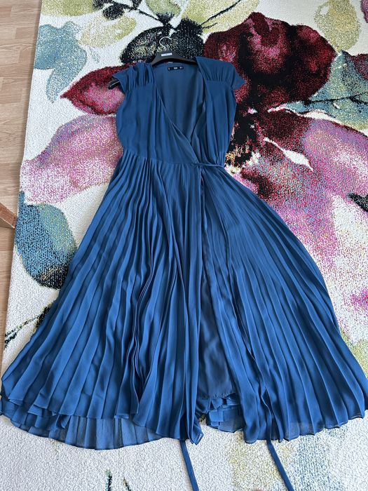 Rochii elegante de seara/de zi , in stare foarte buna