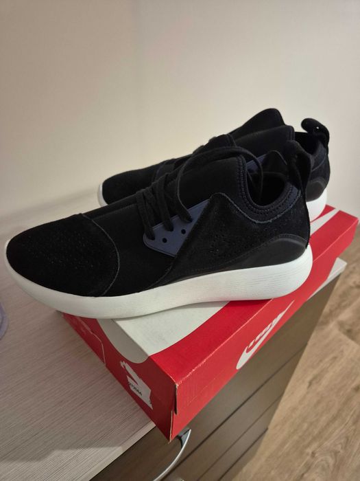 Маратонки NIKE чисто нови