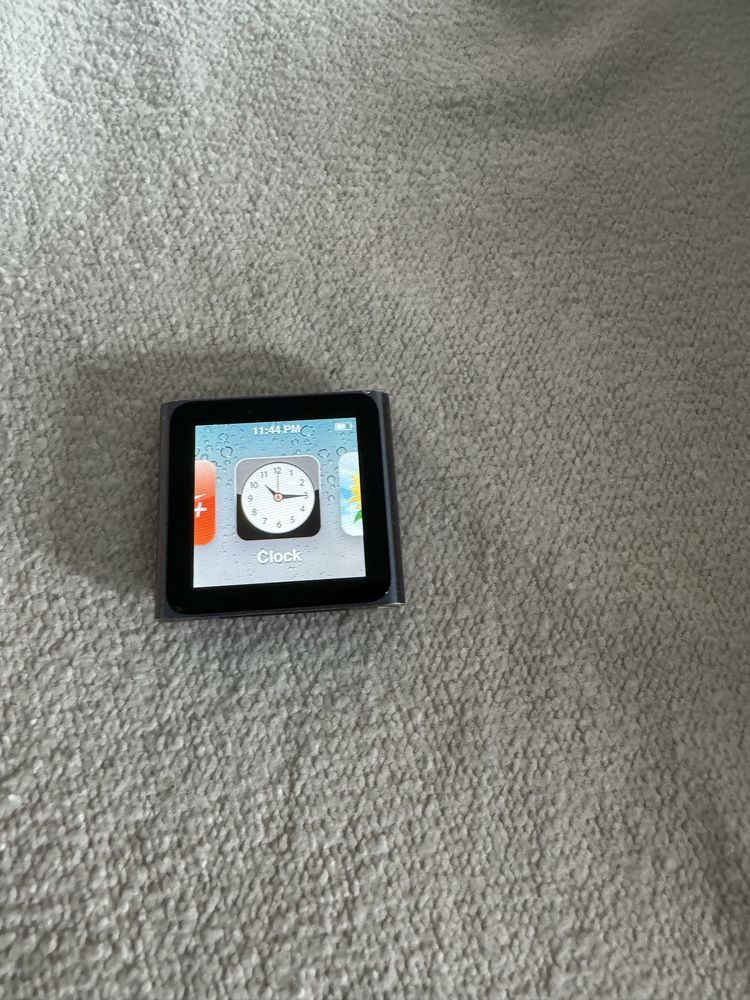 Айпод , iPod nano (6th generation) , 8GB