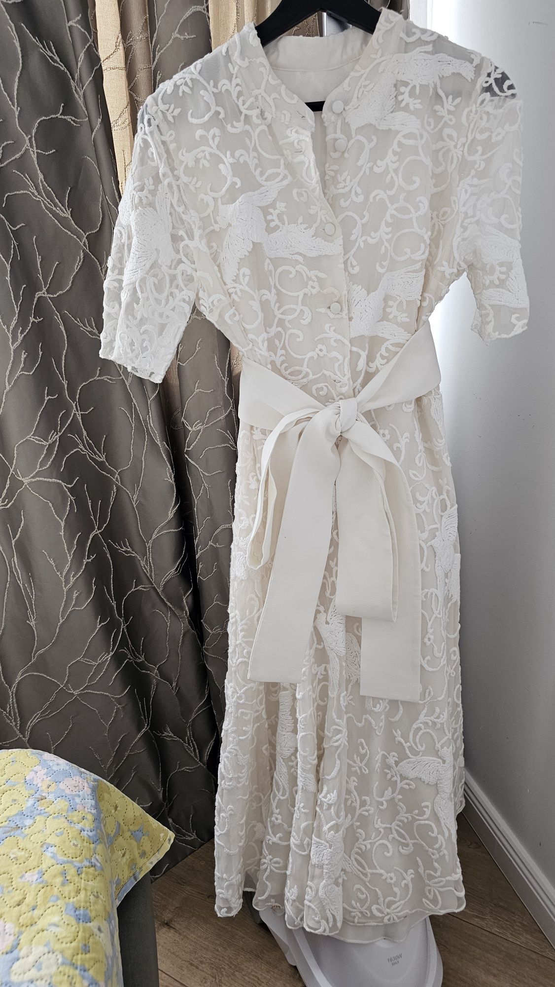 Rochie matase si broderie manula