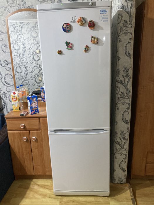 Продам холодильник Indesit