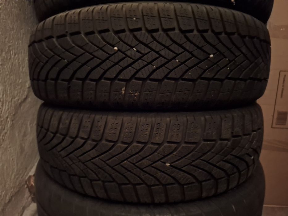 Vând cauciucuri de iarna an 2022 Falken 195/65R15