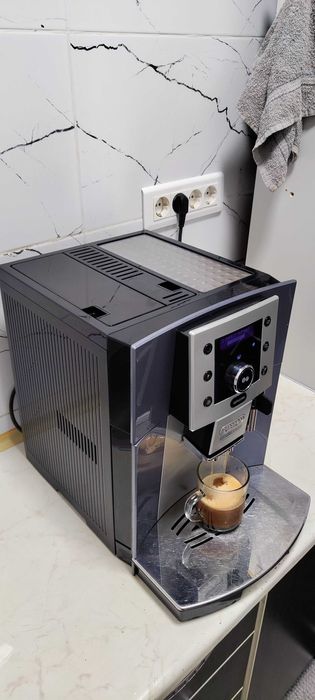 Espressor Automat DeLonghi Perfecta Cappuccino ESAM5500 cu Cafea Boabe