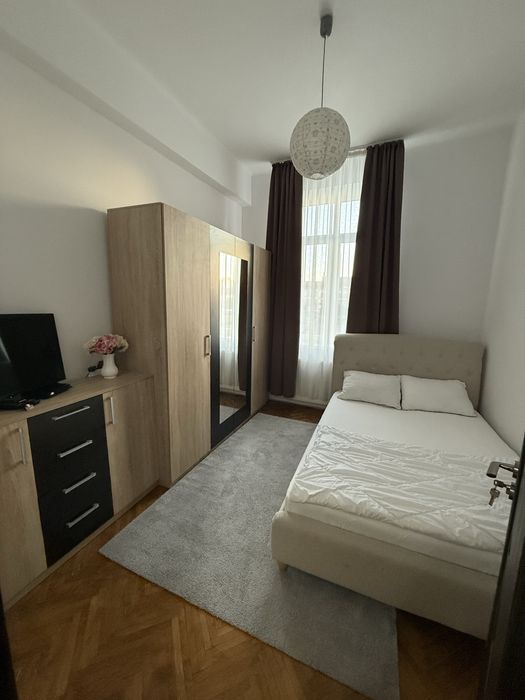 Inchiriez apartament 3 camere - Centru