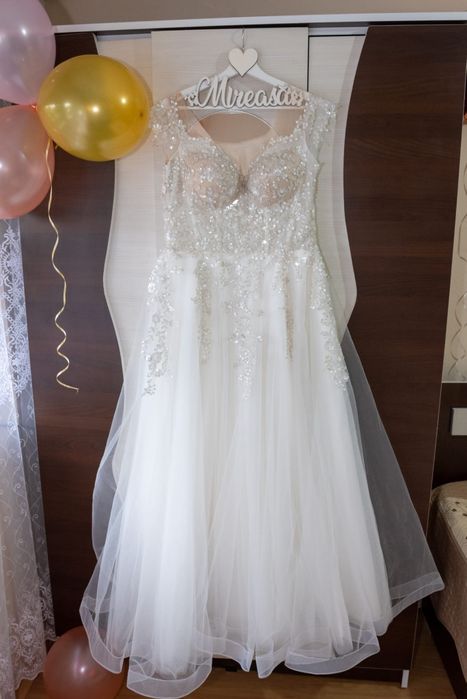 vand rochie mireasa