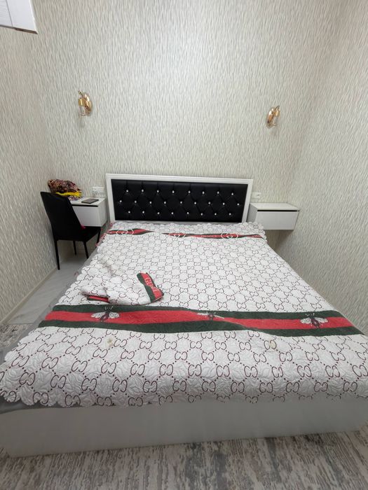 Срочно Продается кровать и две тумбочки