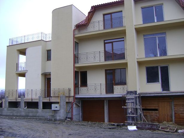 Executam lucrări în  construcții case în rosu și finisat