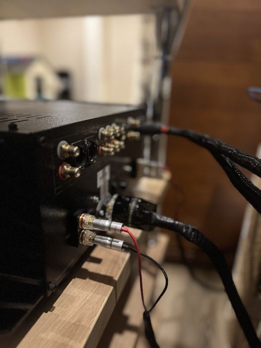 Продавам Усилвател Pass Labs INT-150