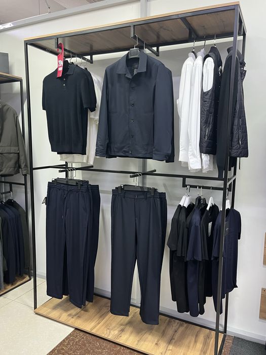 Торговый стелаж для Бутика срочно