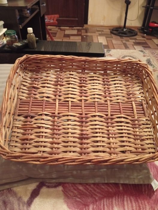 Плетеный разнос для выпечки