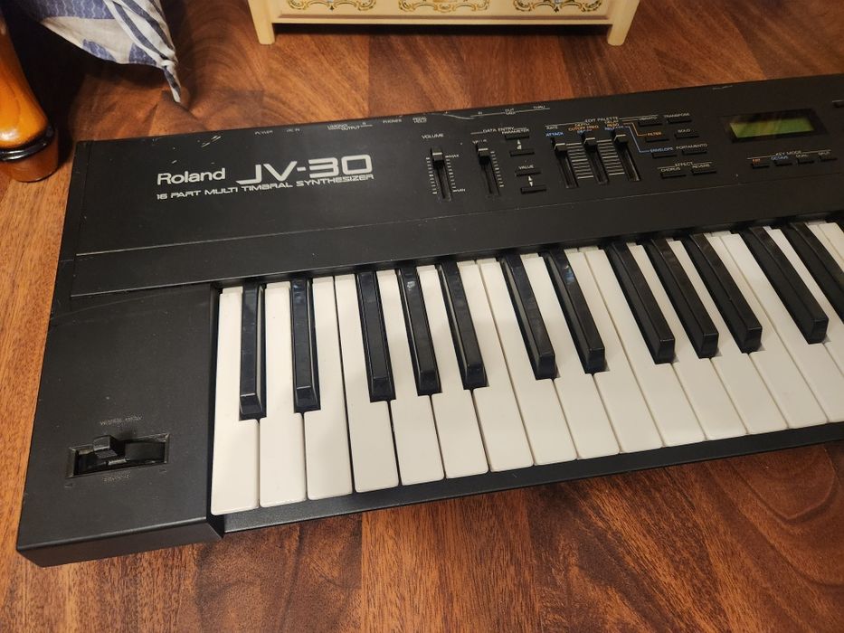Sintetizator Roland jv-30