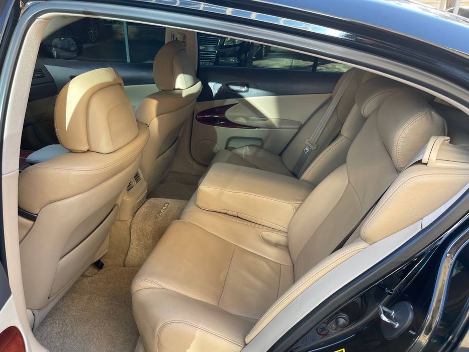 Продается автомобил LEXUS GS 300