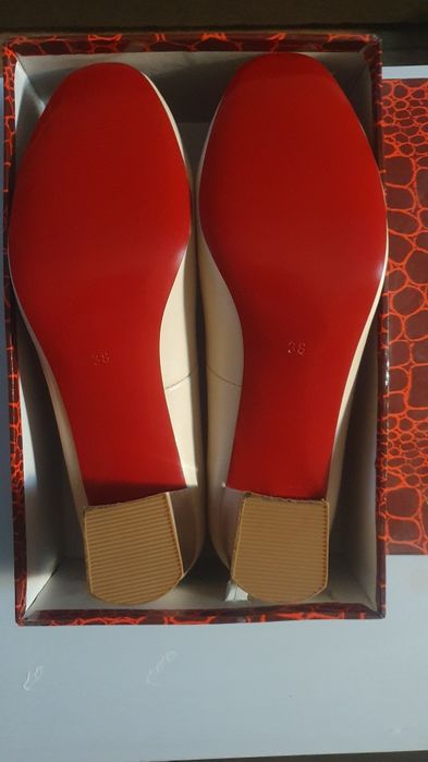 Новые Женские туфли вечерние, кожа