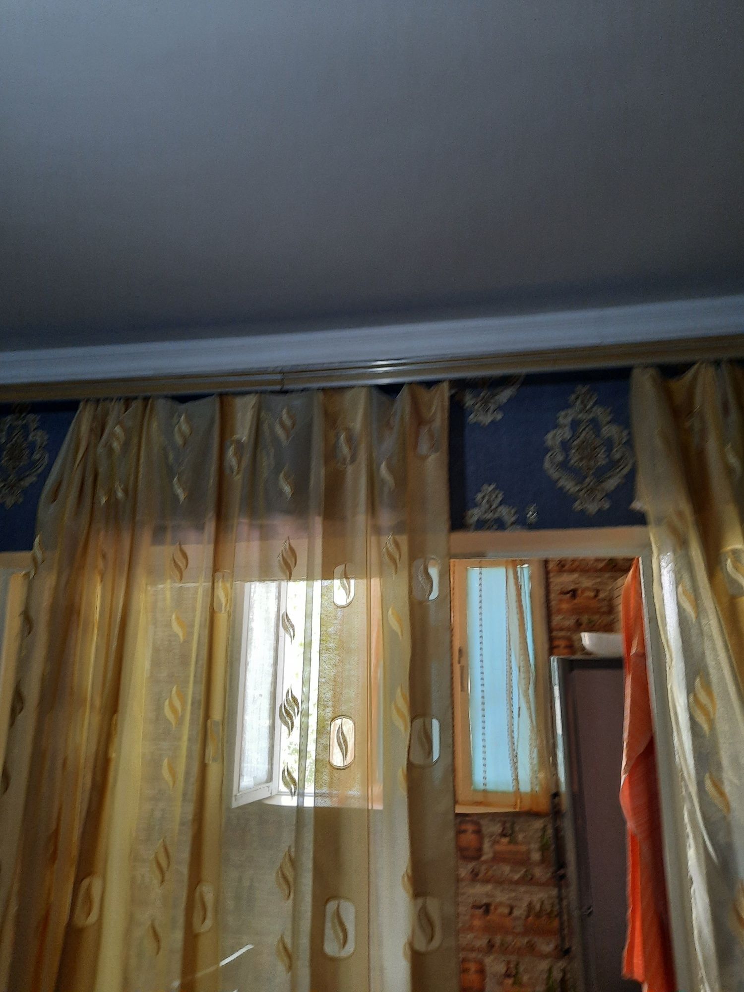 Продаю   карниз.