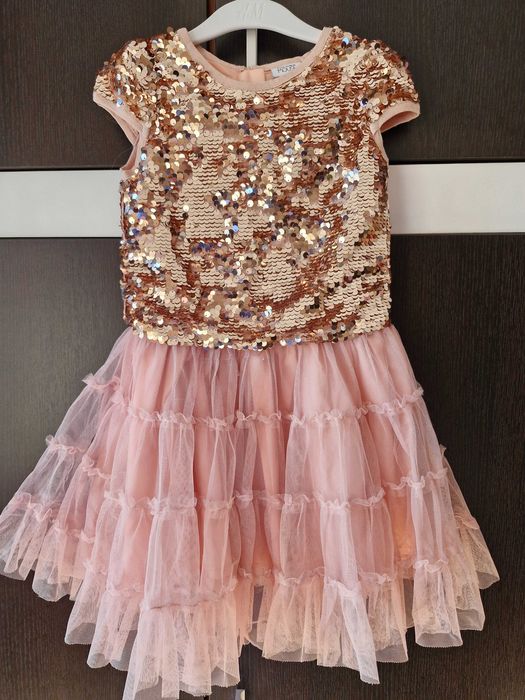 Прекрасна рокля за малка госпожица