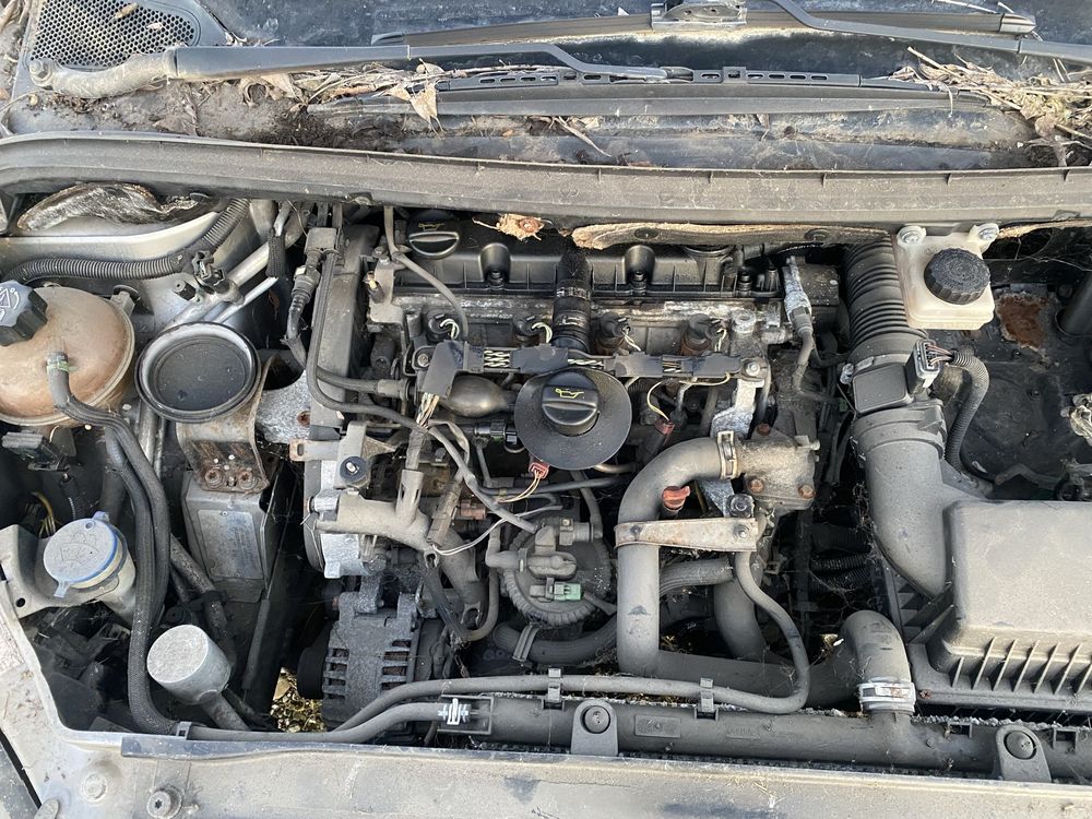 Dezmembrez peugeot 307 2.0 HDI