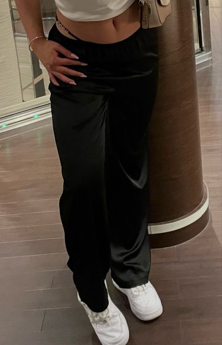 Панталони в черен цвят