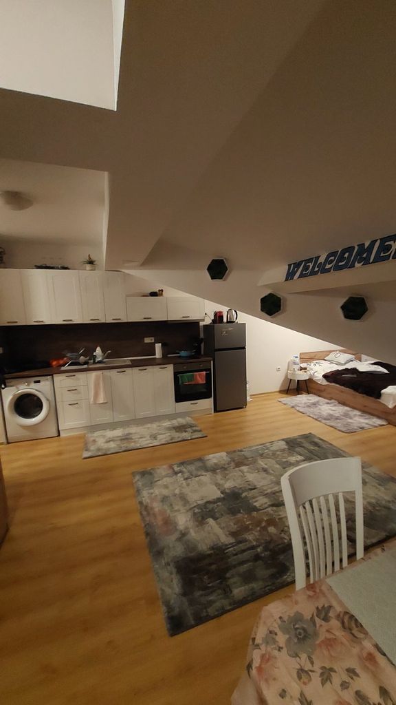 Продава се Ателие в Разлог - 57 кв.м за 764 €/кв.м - Снимка #1